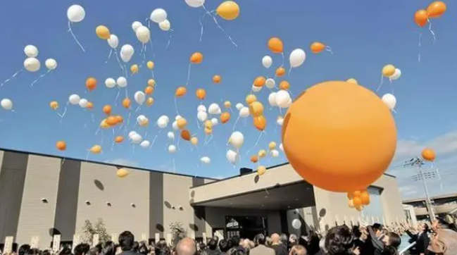 No one to mourn, no place to bury, Japan's current balloon funeral
